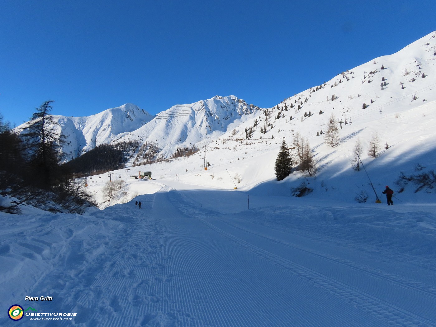 47 Dalla Quarta Baita a Foppolo ci godiamo un bel sole .JPG